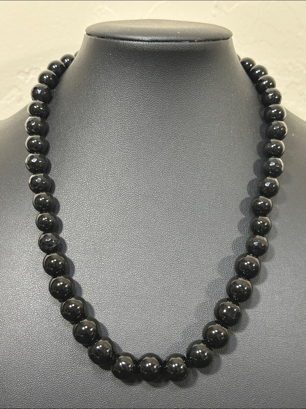 Black Faceted & Round Glass Graduated Bead Necklace Vintage